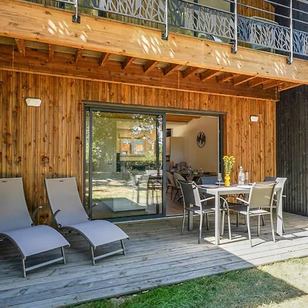 41 - Golf Et Piscine - 4 Personnes *