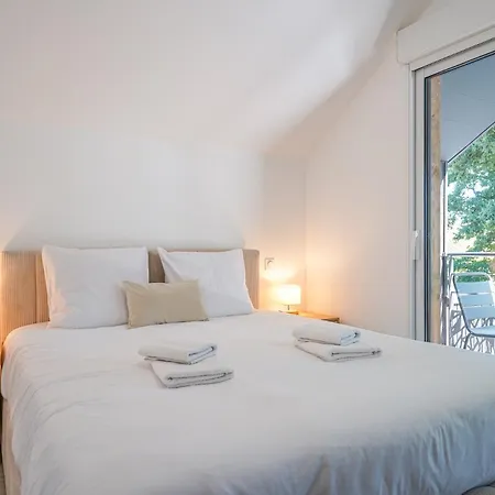 41 - Golf Et Piscine - 4 Personnes *